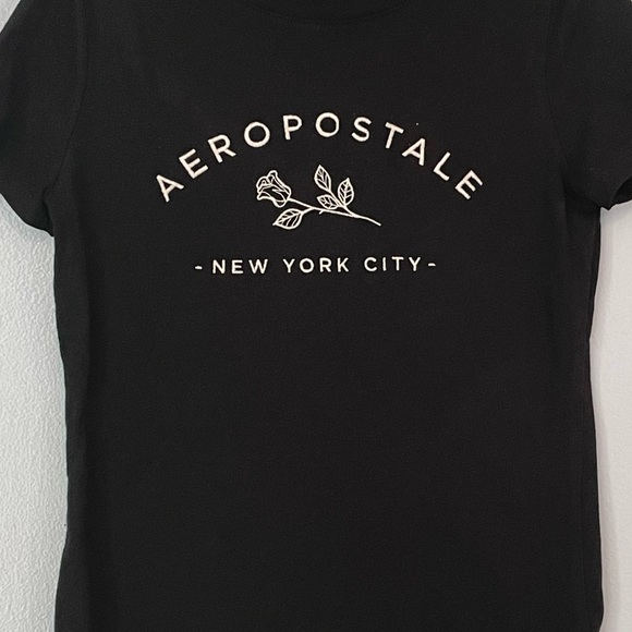 AEROPOSTALE BLACK GRAPHIC TEE WOMANS - Picture 1 of 6